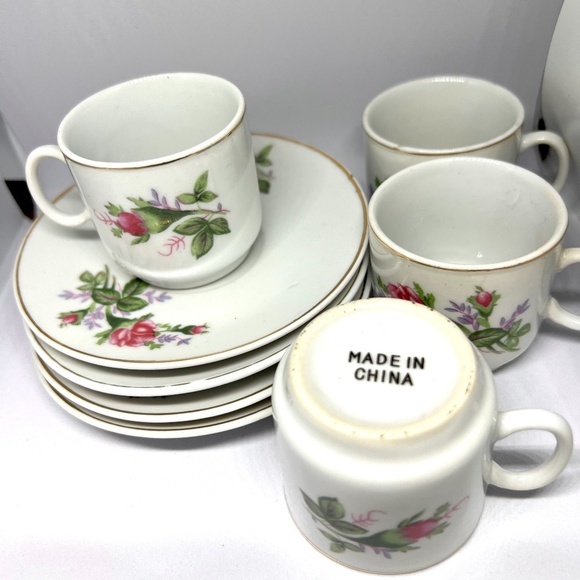 Vintage Demitasse Set of 4 Tea Cups w/ Saucers Rose Floral Pattern Made in China - Picture 3 of 9